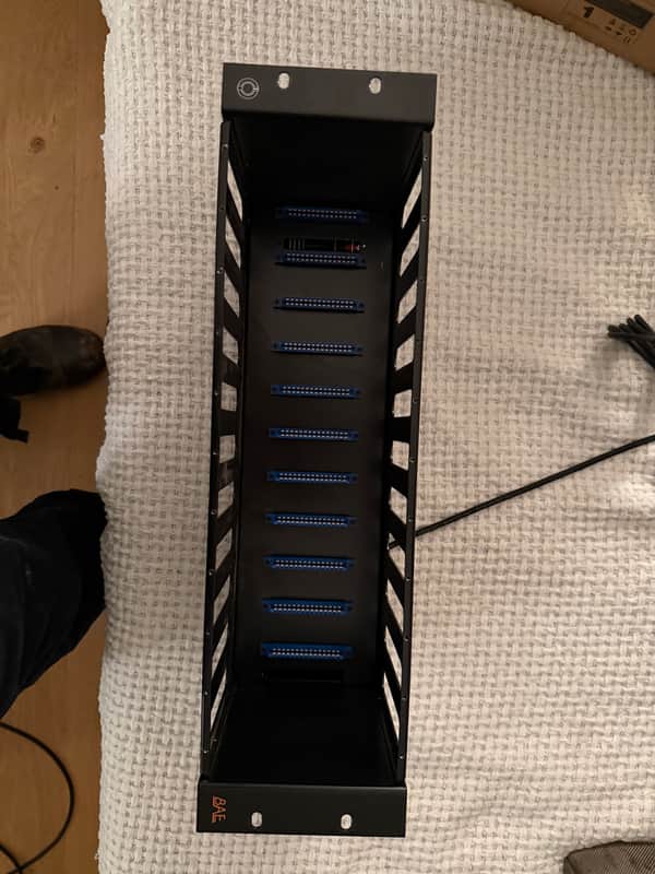 BAE 11-Space 500 Series Rack with PSU 2010s - Black image 1