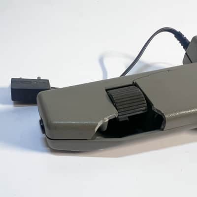 Roland MGS-1 Modulation Grip for SH-101, crack on the body, working image 2