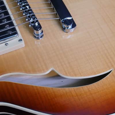 Hofner HCT-VTH-D-SP-SB Verythin CT SPECIAL Semi hollow Fame Maple Top New COMPACT like small 335 2 Humbuckers one a  P90 image 6