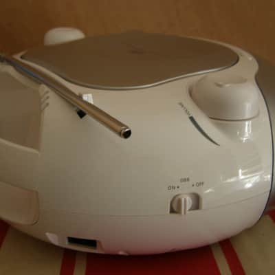 Radio CD Philips, modèle AZ102S image 4