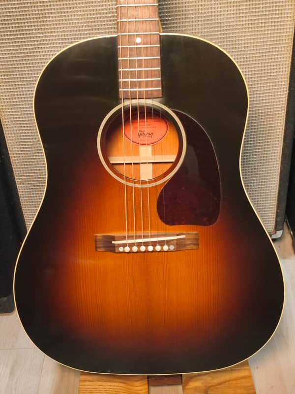 Gibson Custom 1942 Banner J-45 Reissue Vintage Sunburst 2023