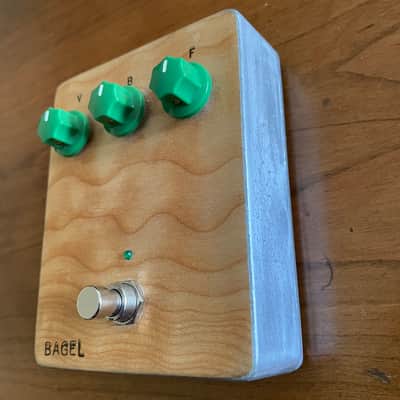 Bagel BC183A Silicon 'Fuzz Face' 2025 - Wood Grain image 4
