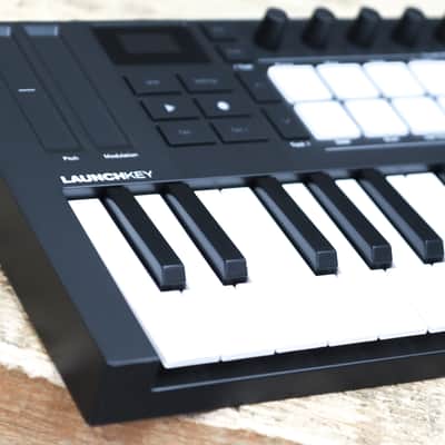 Novation Launchkey Mini 25 Mk4 Creative 25 Synth-Action Mini-Key MIDI Controller image 2