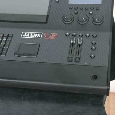 Jands Vista L5 Lighting Control Console with 4096 DMX Channels CG01FDE *ASK FOR SHIPPING* image 3