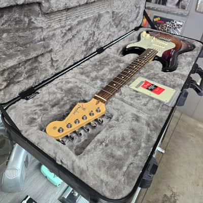 Fender American Professional Stratocaster with Rosewood Fretboard 2017 -Sunburst image 13