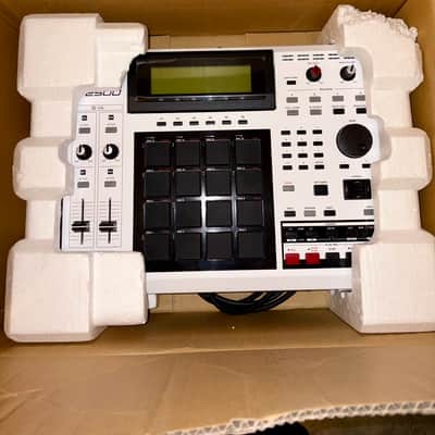Akai MPC2500 SE Music Production Center image 2