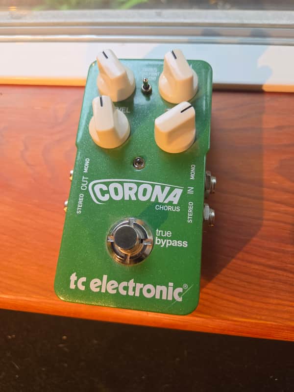 TC Electronic Corona Chorus 2011 - Present - Green