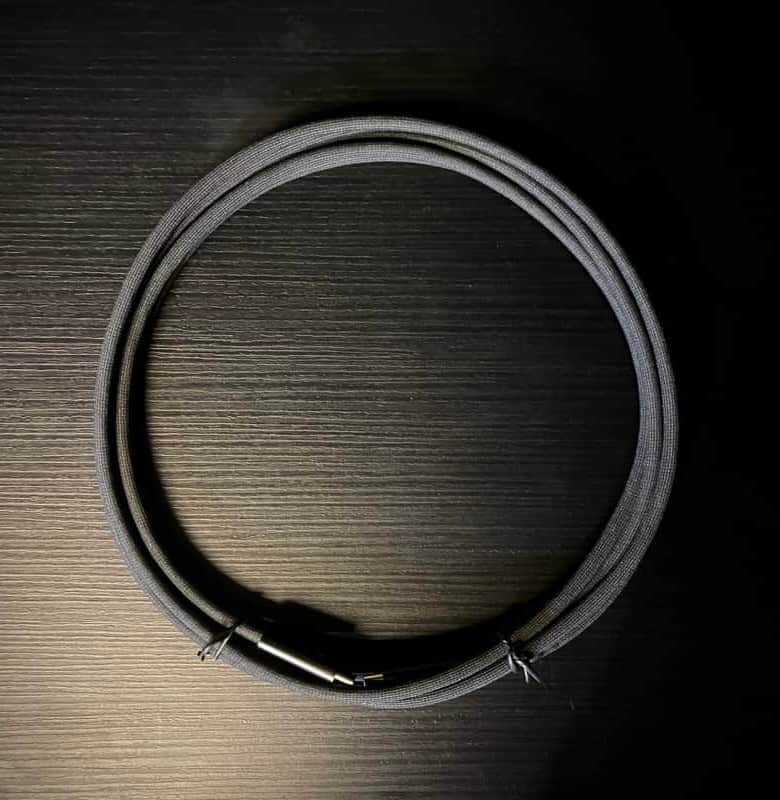 Apple Thunderbolt 4 pro cable (3m) image 1