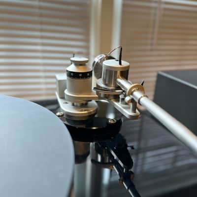 VPI  Aries with JMW Memorial Tonearm image 9
