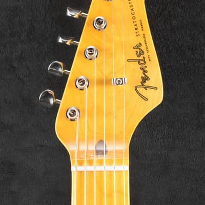 Fender Stories Collection Eric Johnson 1954 “Virginia” Stratocaster Maple Fingerboard 2-Color Sunburst image 3