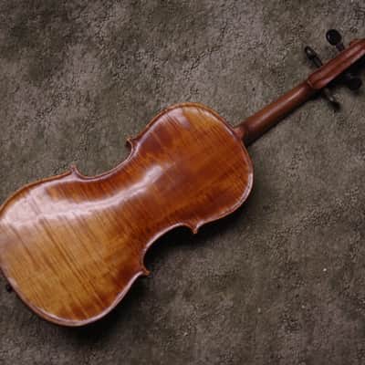 Used Vintage 4/4 Violin with hard case One-Piece flame back OLD image 7