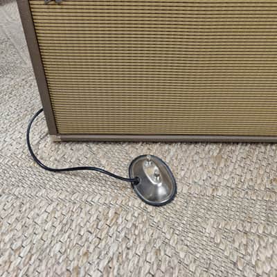 Fender '63 Vibroverb Reissue 40-Watt 2x10" Guitar Combo 1990 - 1995 - Brown Tolex image 6