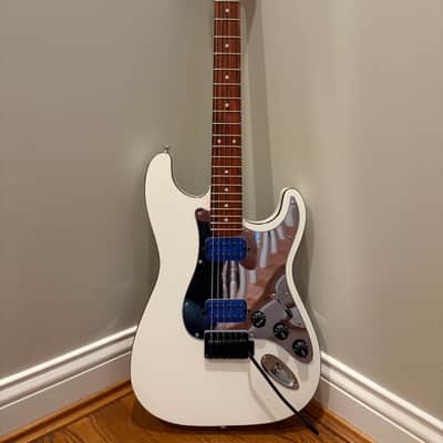 Unbranded Stratocaster partscaster - White w/black binding image 1