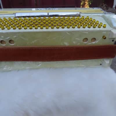 LIRA INTERNATIONAL MODEL 20 CENTRAMATIC 1959 3/4 120 BASS ACCORDION  GOLD SPARKLE MOTHER of WHITE PEARL IMMACULATE! image 7