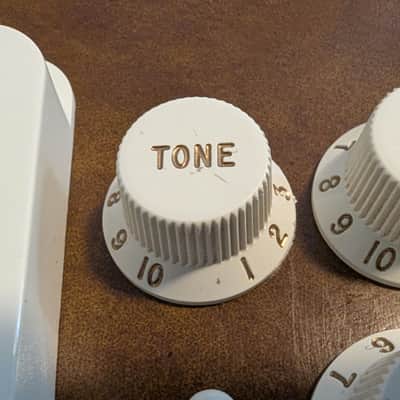 2010 American Fender Stratocaster Special Accessory Kit - Aged White (Pre-owned) image 2