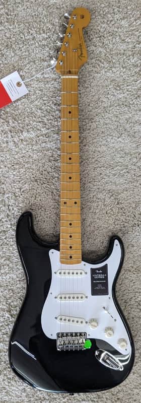 Fender Vintera® II '50s Stratocaster®, Maple Fingerboard, Black with gig bag