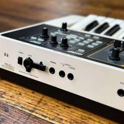 Roland SH-01 GAIA Synthesizer image 3