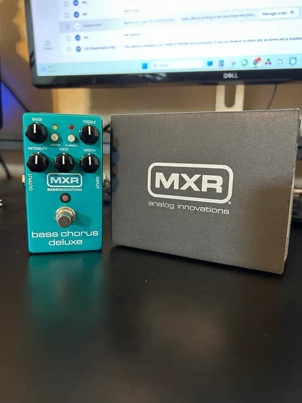 MXR M83 Bass Chorus Deluxe
