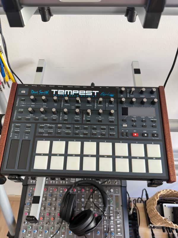 Dave Smith Instruments Tempest 6-Voice Drum Machine 2011 - 2018 - Black with Wood Sides Bild 1