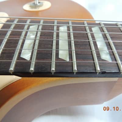 2011 Gibson 60's Tribute Les Paul Studio Electric Guitar (P90 Pick ups) w/ gig bag. Honeyburst image 18
