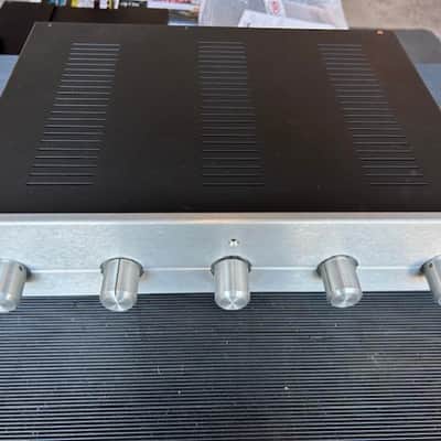 Golden Tube by Solo Electronics SE 40 Amp & Sep 1 Pre Amp 2000 approximately - Black & Silver image 6