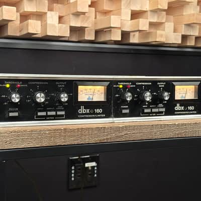 Vintage dbx 160 Compressor / Limiter Pair. DBX160 VU. Just Serviced. Classic. Close SN! image 2