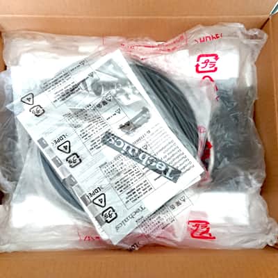 Technics SL-1210M5G (new in the box + 2 original dust covers) - Black image 11