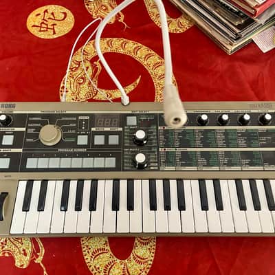 Korg MicroKORG 37-Key Synthesizer/Vocoder - 2002-2019 - Silver