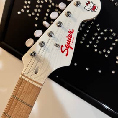 Squier Hello Kitty Stratocaster 2024 - 2025 - White image 3