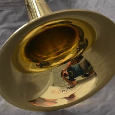 Trombon Bajo Shires Q36YR como nuevo image 20