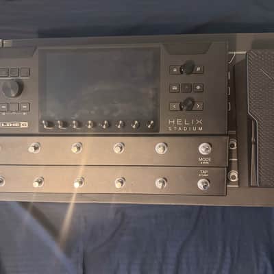 Line 6 Helix Stadium Floor 2025 - Present - Black, Includes the new Helix backpack and line 6 expression pedal image 8