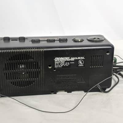 Soundesign Model 3827 AM-FM Electronic Clock Radio Cassette Player image 10