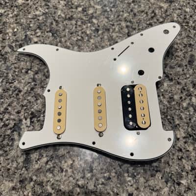 Fender Fender JV Modified '50s Stratocaster HSS pickups 2023 - N/A image 1