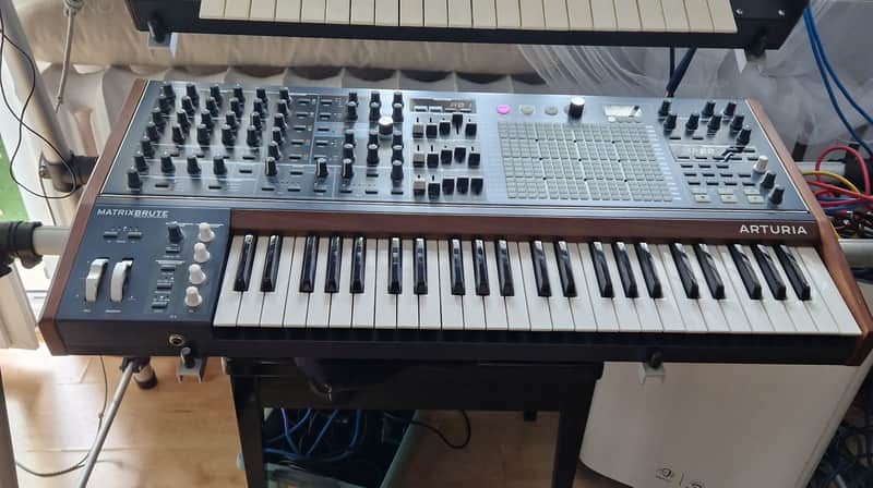 Arturia MatrixBrute 49-Key Synthesizer