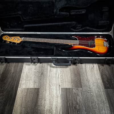 Fender TSA 002 Molded ABS Hard Shell Bass Guitar Case image 8