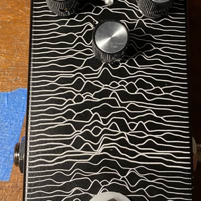Super-Freq MOSFET Overdrive 2022 Unknown Pleasures edition image 2