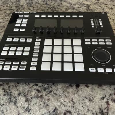 Native Instruments Maschine Studio – Excellent Condition – Original Box – Software Transfer Included image 3