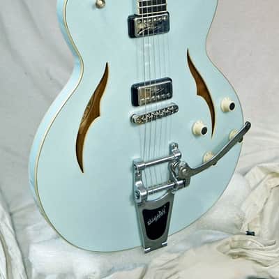 Hofner German Made HVS-CLBLO Verythin Single Cutaway Electric Guitar, Light Blue image 5