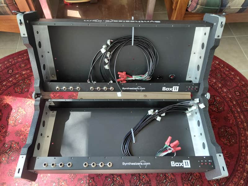 Synthesizers.com QCF22 22-Space Folding Cabinet with Power Harness