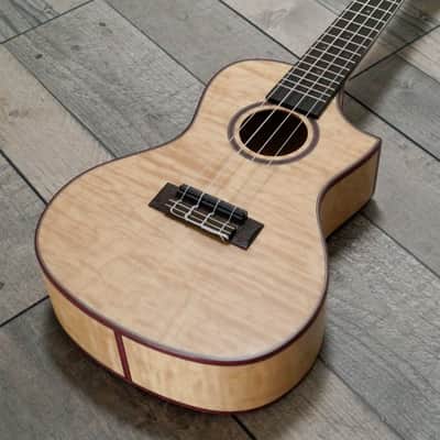 Kala KA-ASFM-C-C All Solid 'Flamed Maple' Electro Cutaway Concert Ukulele, Satin image 8