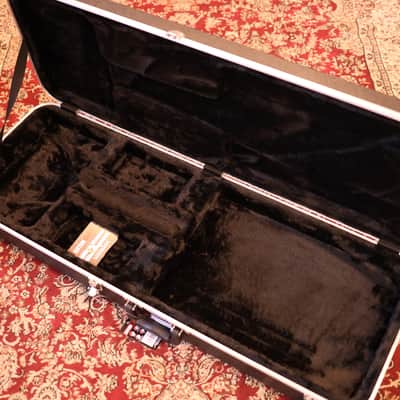 Gator GC-ELECTRIC-A Deluxe ABS Molded Case for Double-cutaway Electric Guitar image 2