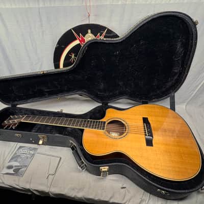 Larrivee 05 Select Series OMV-05 omv05 Single Cutaway Acoustic Guitar with Case -- *Split in Top / Cracks* image 1