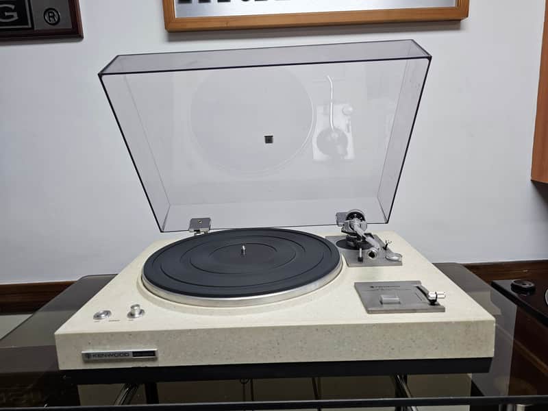 Kenwood KD 2055 Turntable (The Rock) (Read Description).