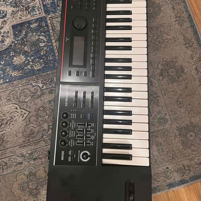 Roland Juno DS61 Synthesizer 2018 - Present - Black