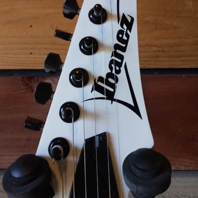 Ibanez - RG450DXB | RG Standard Series Electric Guitar / White image 4