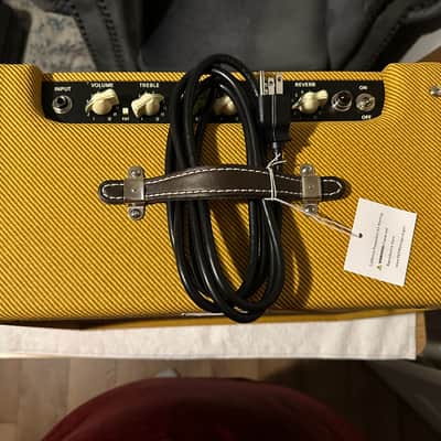 Fender Blues Junior IV 1x12-inch 15-watt Tube Combo Amp - Lacquered Tweed Sweetwater Exclusive with Eminence Red White and Blues Speaker 2025 image 4