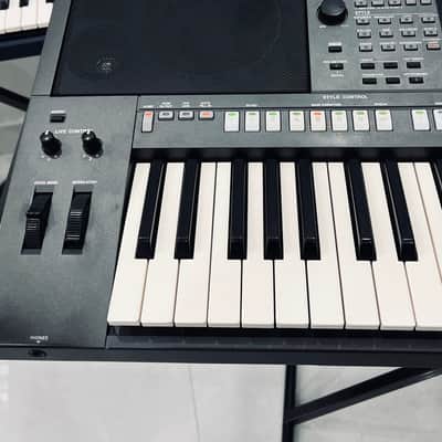 Yamaha PSR-S770 61-Key Arranger Workstation 2010s - Used image 4