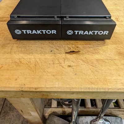 Native Instruments Traktor Z1 & X1 with Kontrol Stands image 8