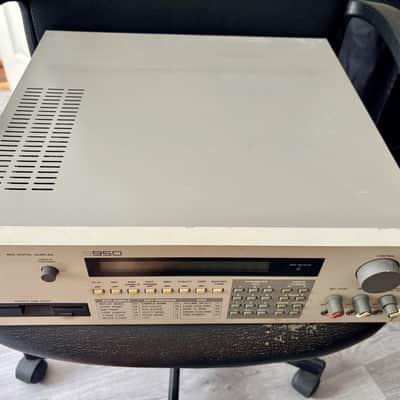 Akai S950 MIDI Digital Sampler 1988 - White image 2