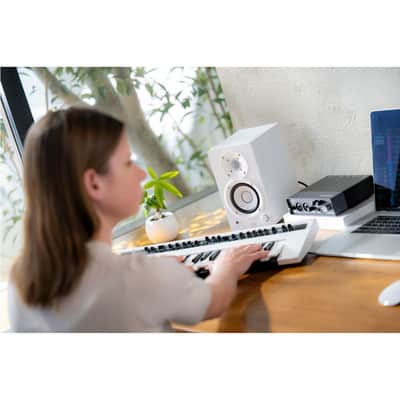 Yamaha HS3 3.5-Inch Powered Compact and Portable Studio Monitors with Class-D Amp (Pair, White) image 6